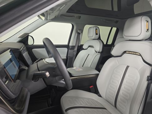 Used 2024 Rivian R1S Adventure AWD/4WD image 20