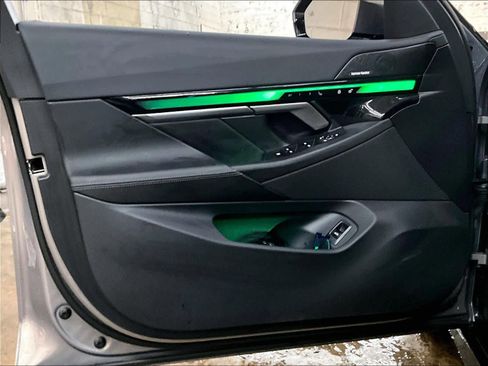 Used 2025 BMW 540i xDrive 540i xDrive w/ M Sport Package image 25