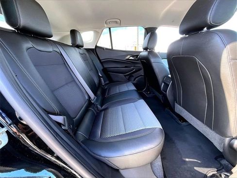 Used 2025 Chevrolet Trax LT w/ LT Convenience Package image 16