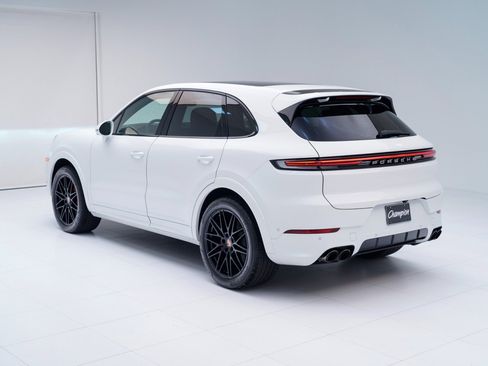 Used 2025 Porsche Cayenne S image 3