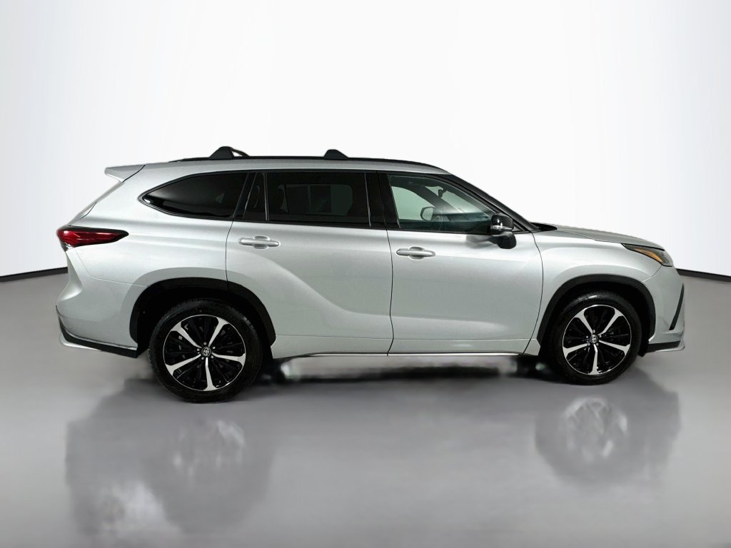 Used 2021 Toyota Highlander XSE AWD/4WD image 9