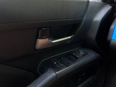 Used 2025 Toyota Tacoma TRD Off-Road AWD/4WD image 19