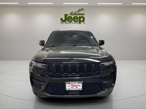 Used 2023 Jeep Grand Cherokee Altitude AWD/4WD image 8
