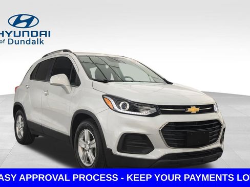 Used 2019 Chevrolet Trax LT w/ LT Convenience Package image 3