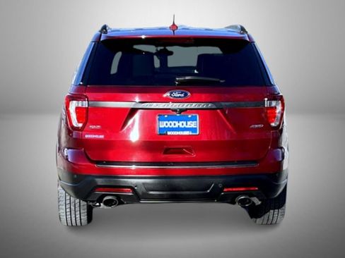 Used 2018 Ford Explorer XLT w/ Equipment Group 202A image 6