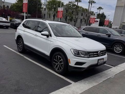 Used 2021 Volkswagen Tiguan SE w/ Panoramic Sunroof Package AWD/4WD image 2