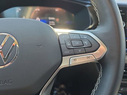 Used 2024 Volkswagen Taos SE image 20