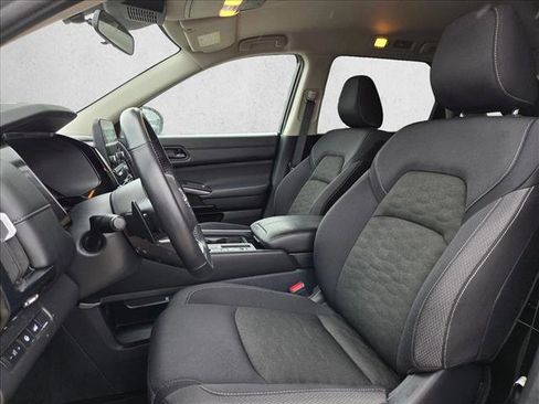 Used 2025 Nissan Pathfinder SV FWD image 15