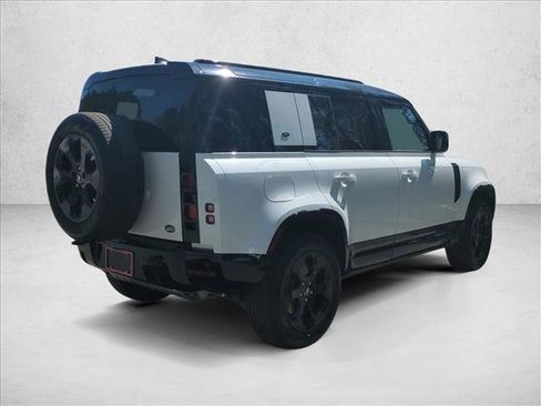 Used 2023 Land Rover Defender 110 X-Dynamic SE image 4
