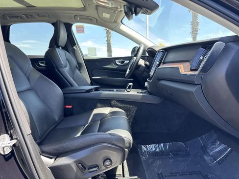 Used 2023 Volvo XC60 B5 Plus image 38