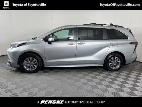 Certified 2025 Toyota Sienna XLE FWD image 2