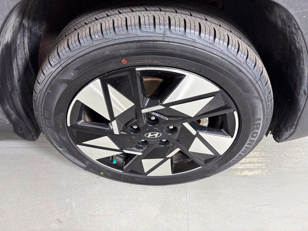 Used 2025 Hyundai Kona SEL FWD image 11