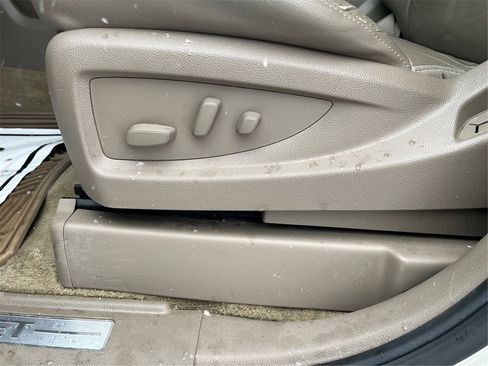 Used 2015 Chevrolet Suburban LT image 19