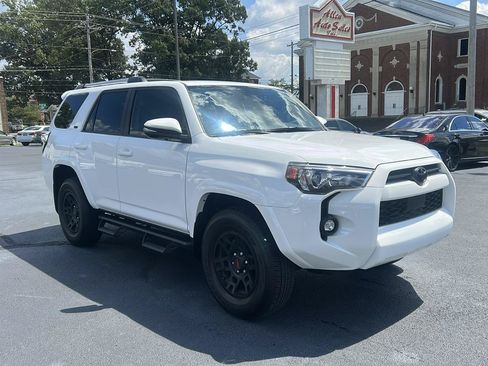 Used 2024 Toyota 4Runner SR5 Premium w/ Moonroof Package AWD/4WD image 3