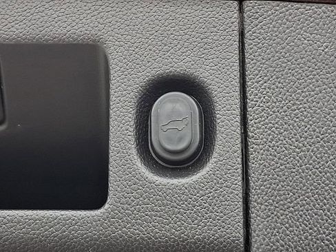 Used 2018 GMC Yukon Denali w/ Denali Ultimate Package image 32