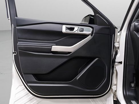 Used 2022 Ford Explorer Limited w/ Class IV Trailer Tow Package image 27