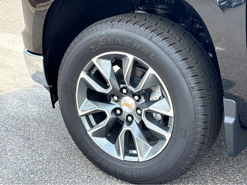 New 2026 Chevrolet Silverado 1500 LT w/ Convenience Package II AWD/4WD image 24