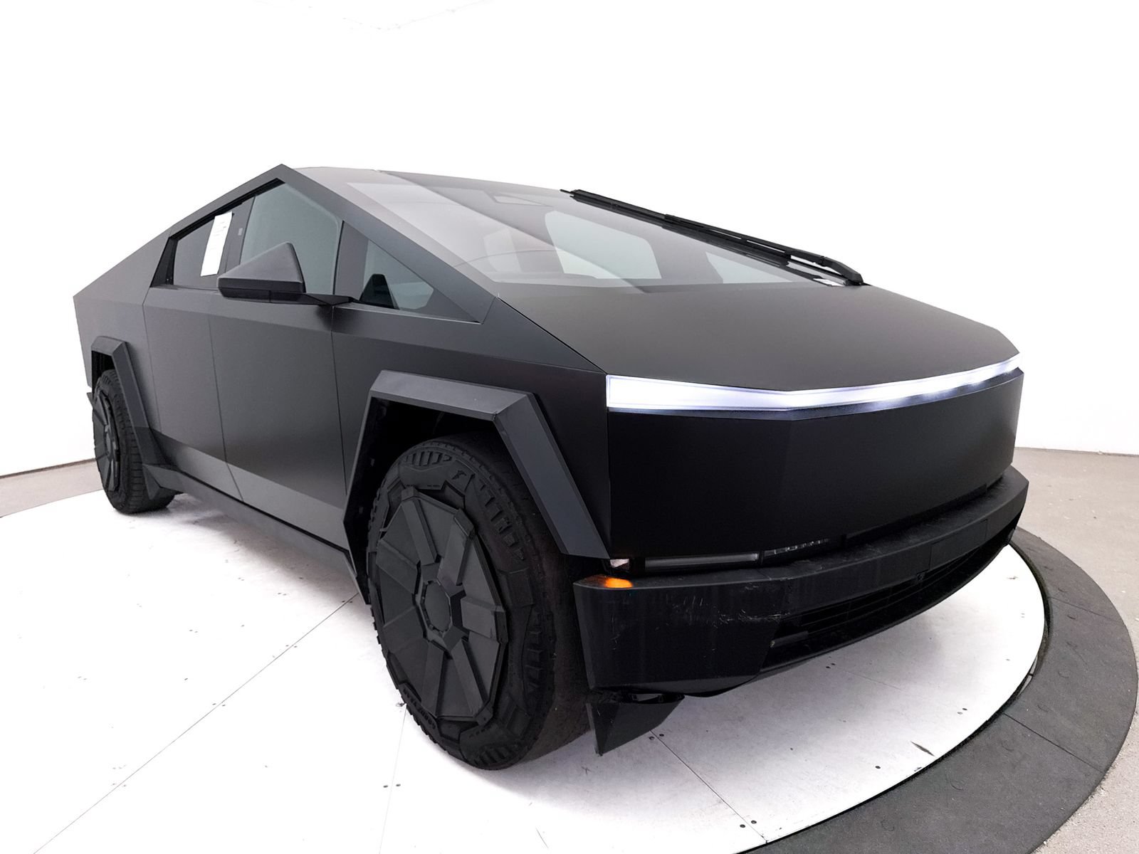Used 2024 Tesla Cybertruck AWD Crew Cab image 10