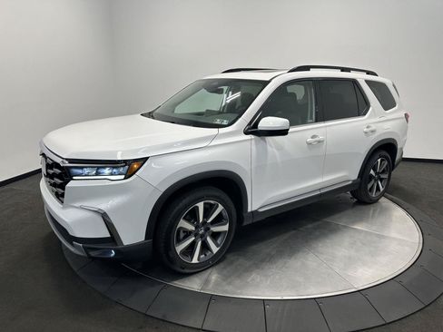 Certified 2023 Honda Pilot Touring image 4