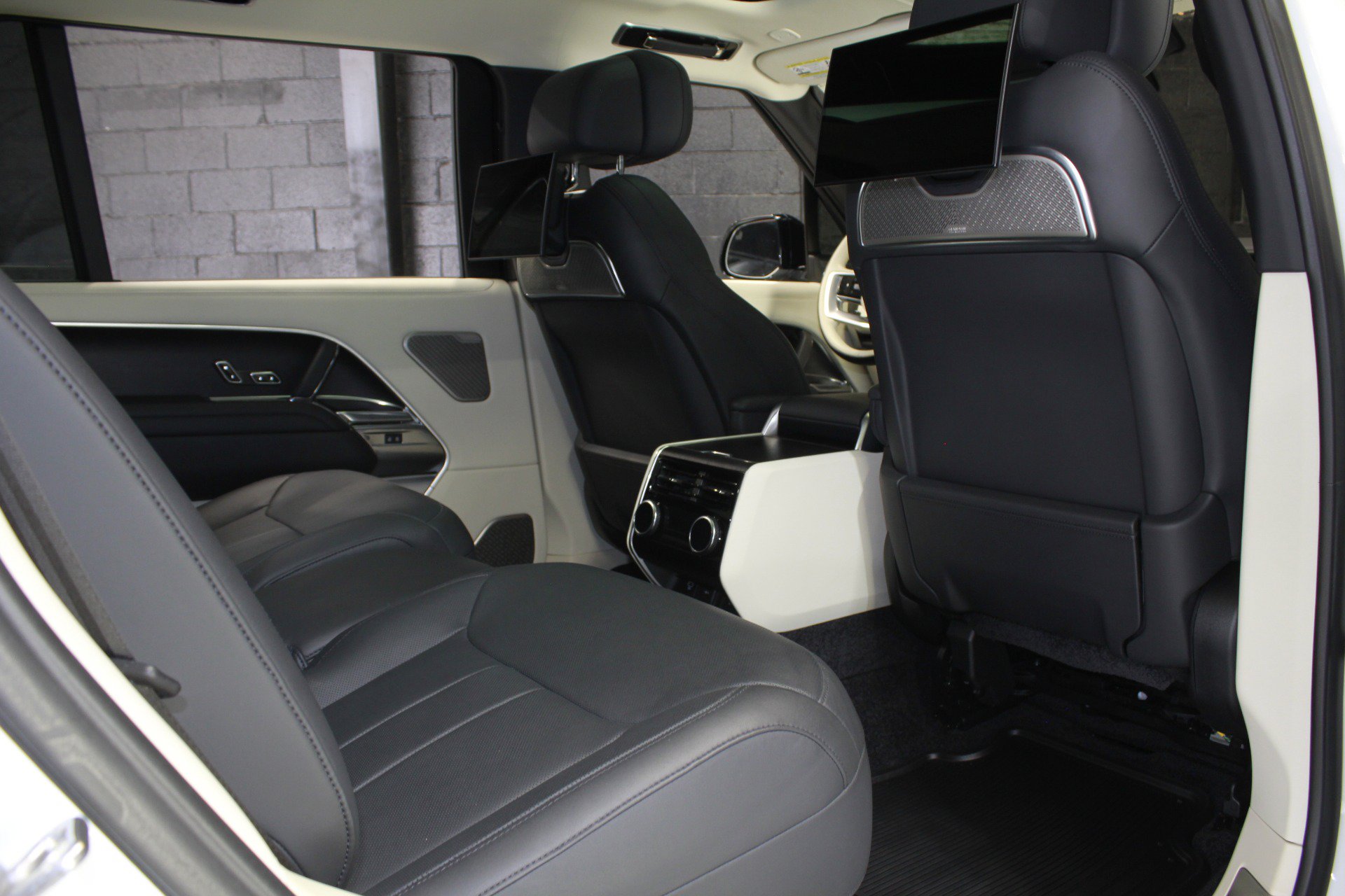 Used 2023 Land Rover Range Rover Long Wheelbase Autobiography AWD/4WD image 54