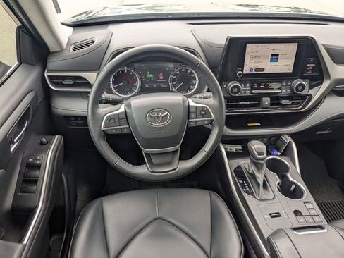 Used 2023 Toyota Highlander XLE FWD image 30