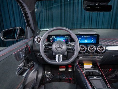 Certified 2025 Mercedes-Benz GLB 250 image 16
