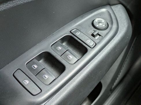 Used 2024 Hyundai Venue SE FWD image 17