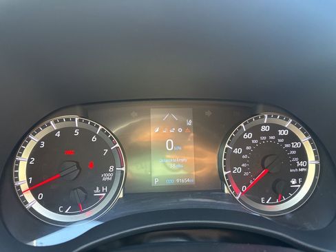 Used 2021 Toyota Highlander L image 11