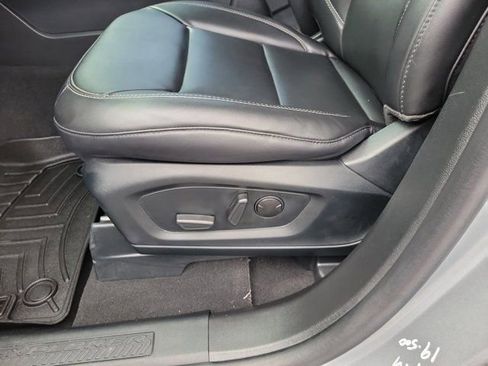 Used 2023 Ford Explorer XLT w/ Equipment Group 202A AWD/4WD image 22