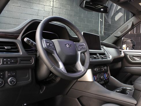 Used 2023 Chevrolet Suburban Z71 image 34