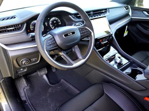 New 2025 Jeep Grand Cherokee Limited image 9