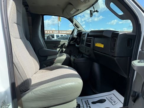Used 2018 Chevrolet Express 2500 image 11
