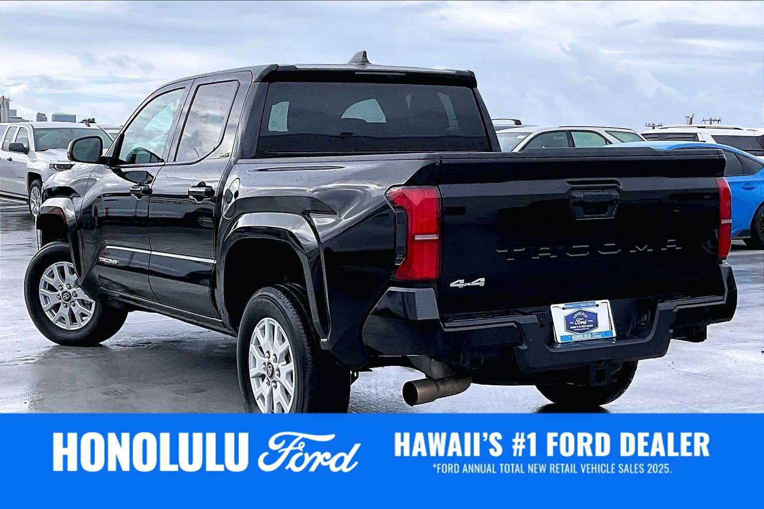 Used 2025 Toyota Tacoma SR5 AWD/4WD image 4