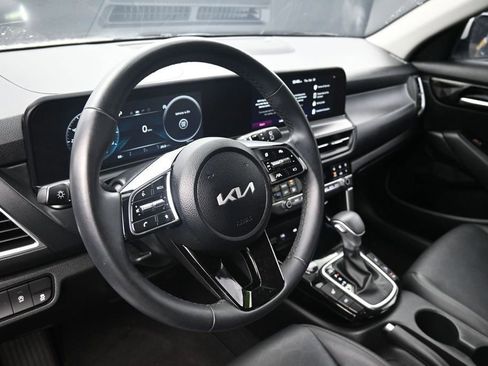 Used 2025 Kia Seltos EX FWD image 15