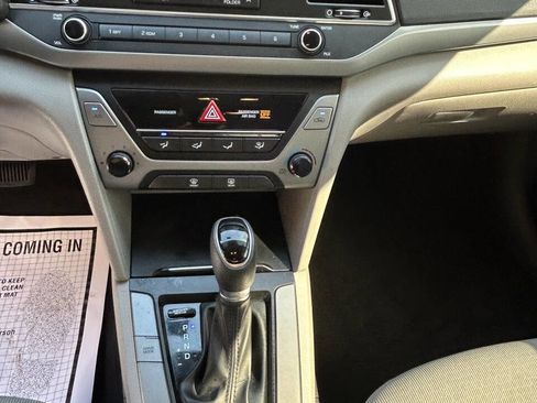 Used 2017 Hyundai Elantra SE FWD image 11
