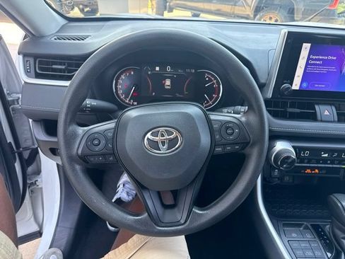 Used 2025 Toyota RAV4 XLE AWD/4WD image 18