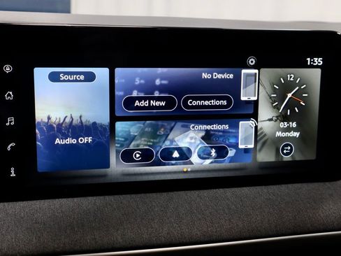 Certified 2025 Nissan Kicks SV image 3