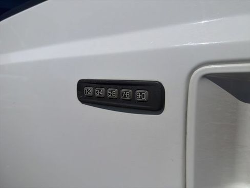 Used 2016 Ford F250 Lariat w/ Lariat Ultimate Package AWD/4WD image 19