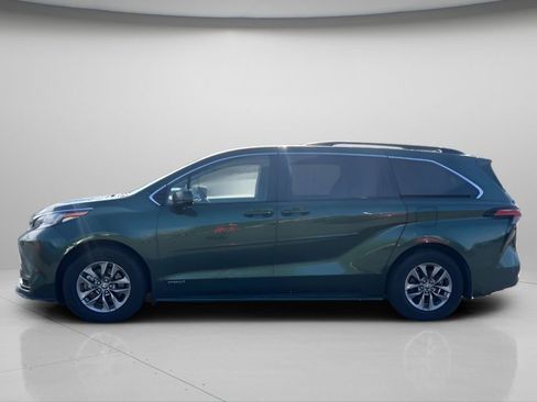 Used 2021 Toyota Sienna LE AWD/4WD image 9