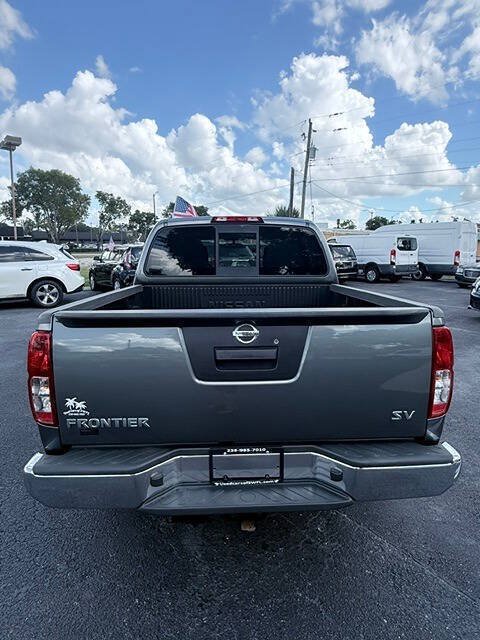 Used 2016 Nissan Frontier SV RWD image 5