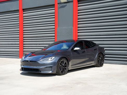 Used 2022 Tesla Model S Plaid image 1