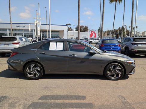 Used 2025 Hyundai Elantra Limited FWD image 5