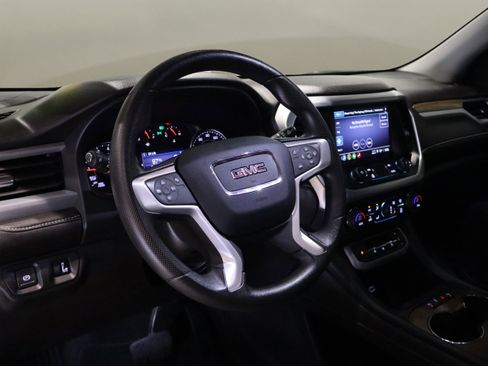Used 2023 GMC Acadia SLE image 10
