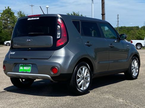 Used 2019 Kia Soul + FWD image 5