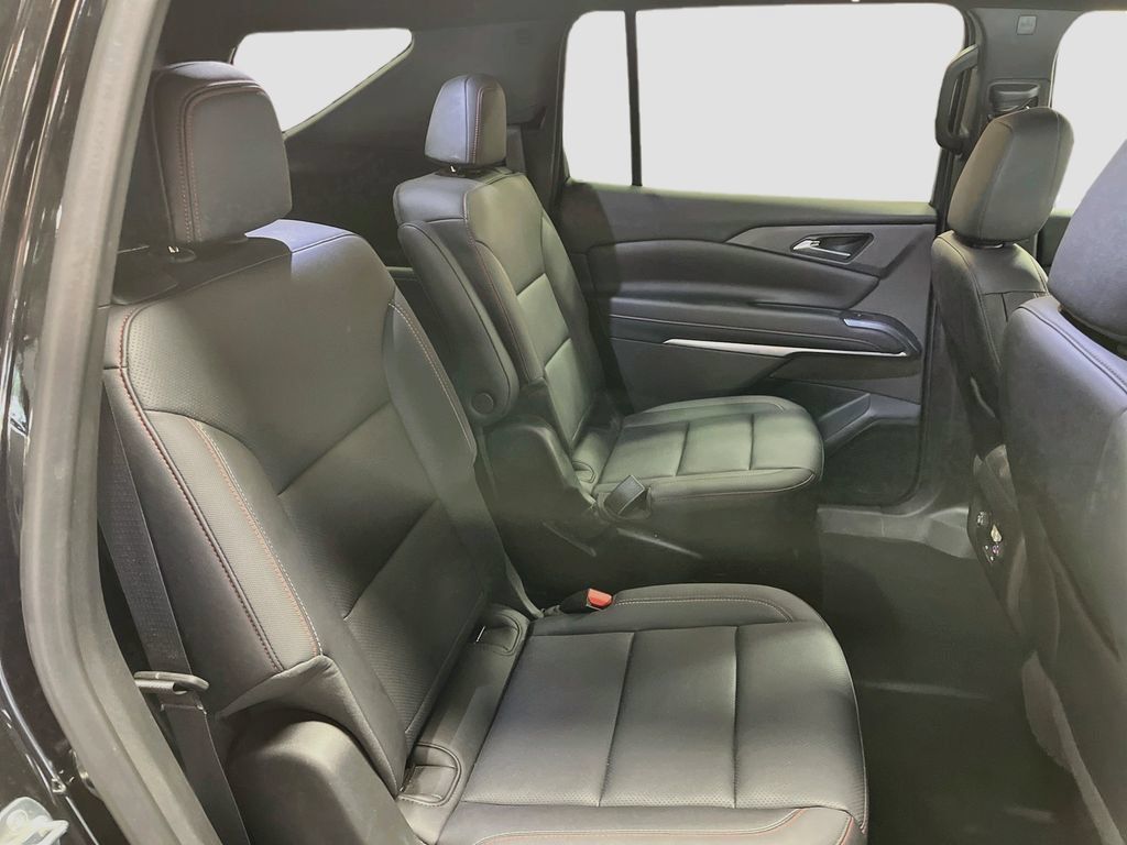 Used 2025 Chevrolet Traverse Z71 AWD/4WD image 28
