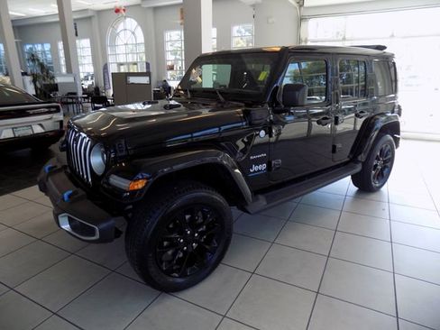 Certified 2023 Jeep Wrangler Unlimited Sahara w/ Cold Weather Group AWD/4WD image 3