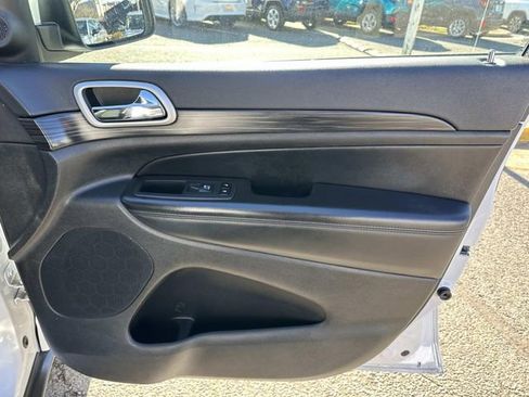 Used 2022 Jeep Grand Cherokee Laredo X image 8