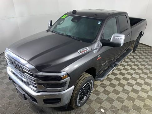 Used 2025 RAM 3500 Laramie AWD/4WD image 17