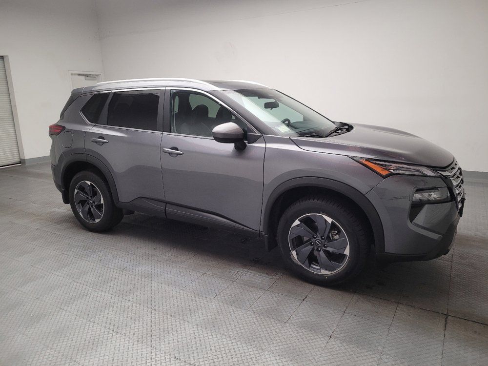 Used 2025 Nissan Rogue SV w/ SV Premium Package FWD image 11