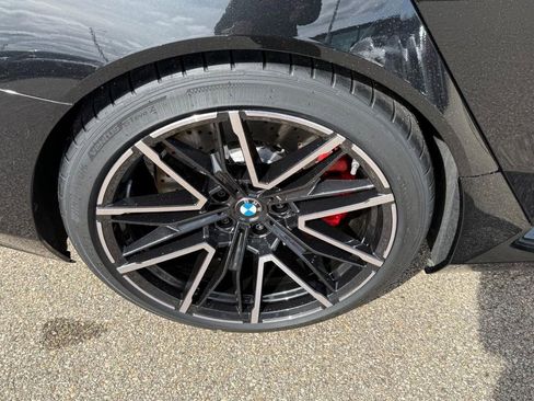 New 2025 BMW M5 w/ Executive Package image 4